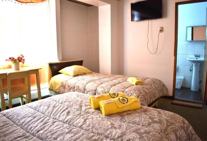 غرفة عائلية, ˈs Acolla