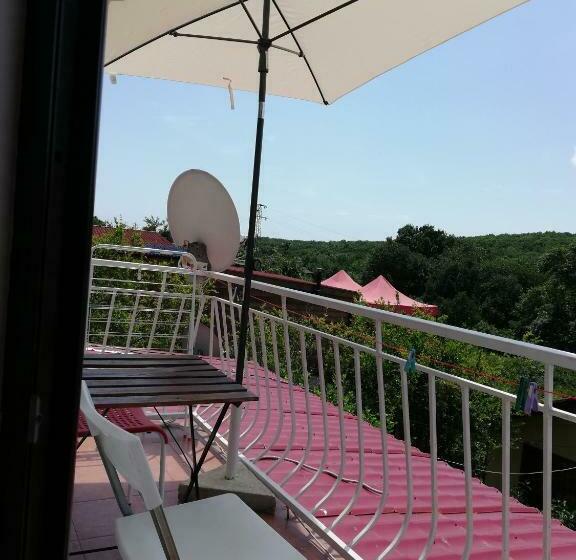 غرفة قياسية مزوَّدة بشُرفة, двойна стая вила фани