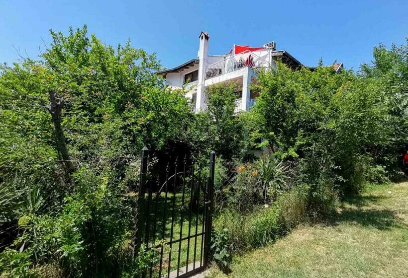 غرفة قياسية مزوَّدة بشُرفة, двойна стая вила фани