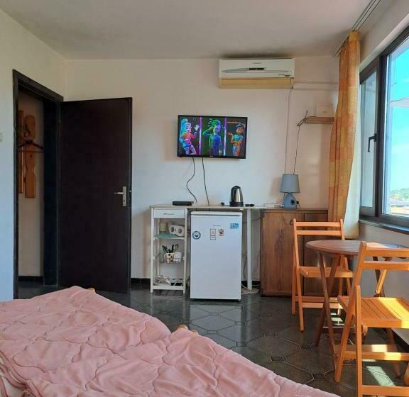 غرفة قياسية مزوَّدة بشُرفة, двойна стая вила фани