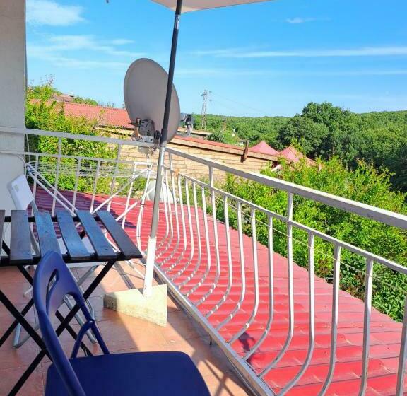 غرفة قياسية مزوَّدة بشُرفة, двойна стая вила фани