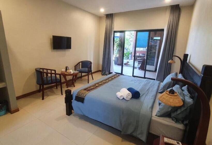 اتاق استاندارد با تخت بزرگ, Three Little Birds