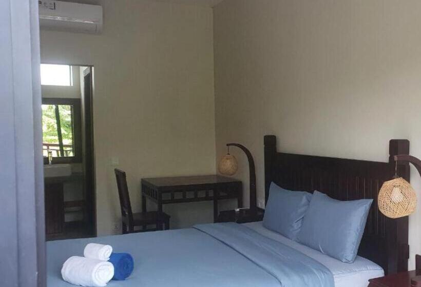 اتاق استاندارد با تخت بزرگ, Three Little Birds