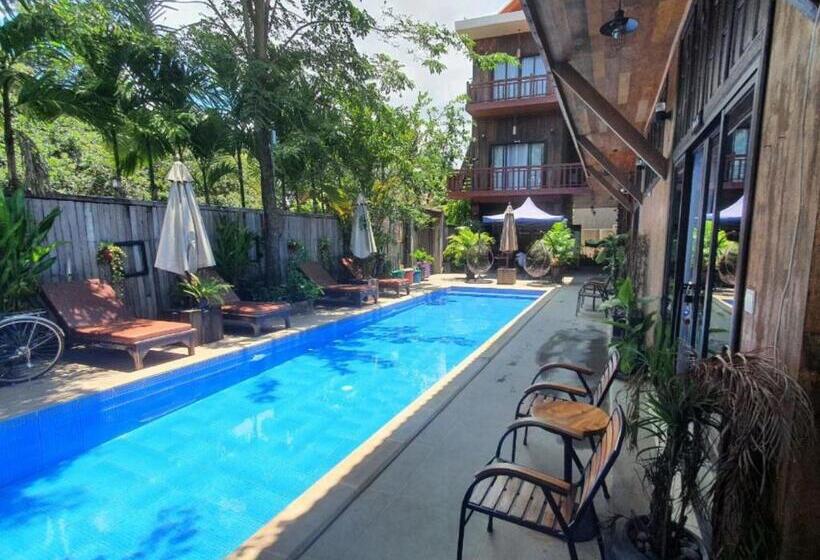 اتاق استاندارد با تخت بزرگ, Three Little Birds