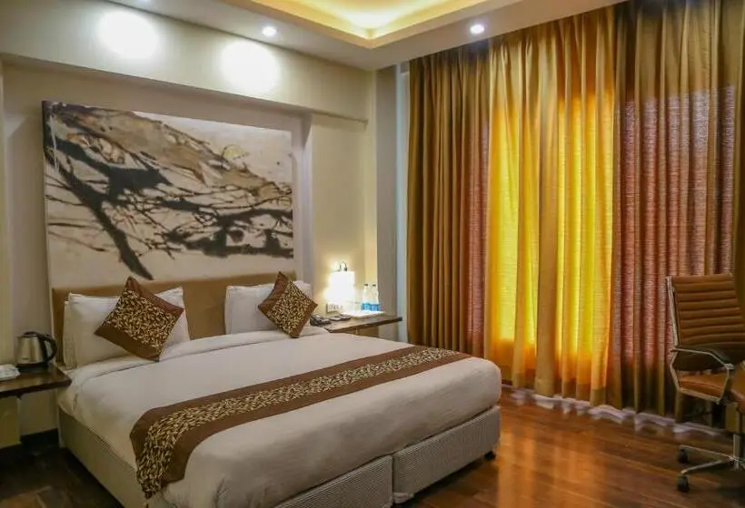 デラックスルーム, Four Leaf Hotel,budaun