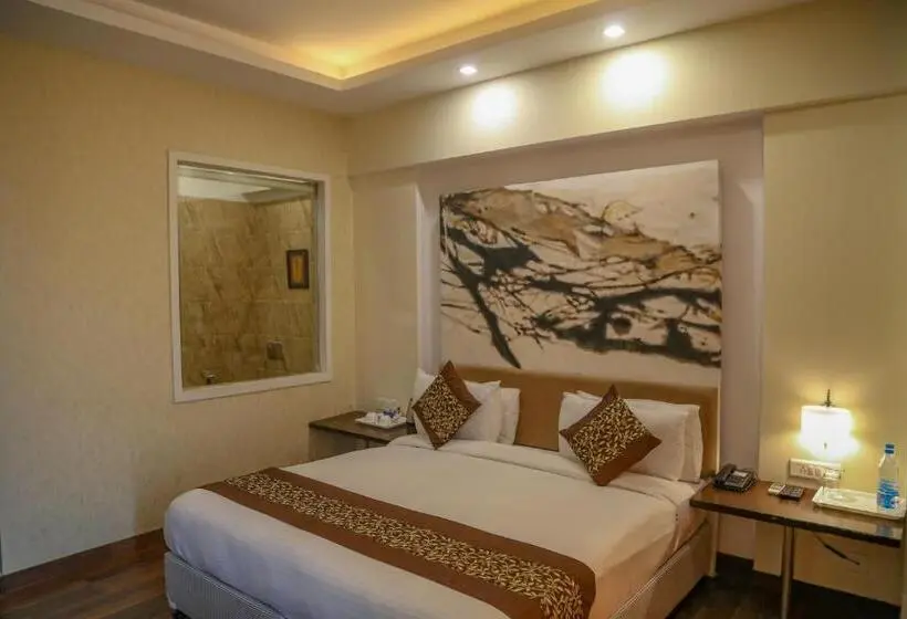 デラックスルーム, Four Leaf Hotel,budaun