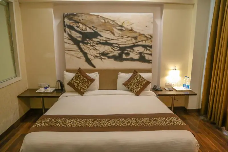 デラックスルーム, Four Leaf Hotel,budaun