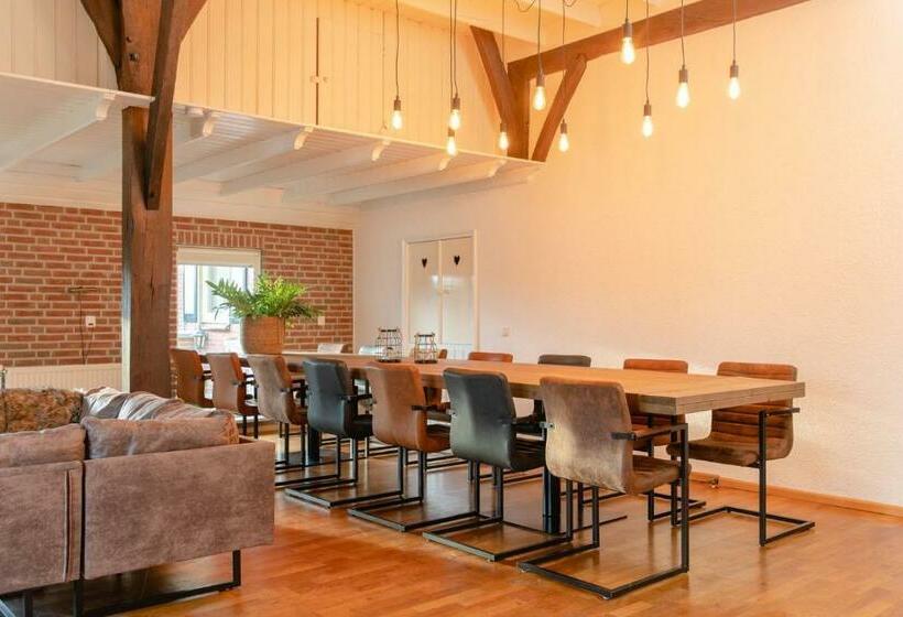 Апартаменты 4 Спальни, Luxurious Holiday Farm 8 People