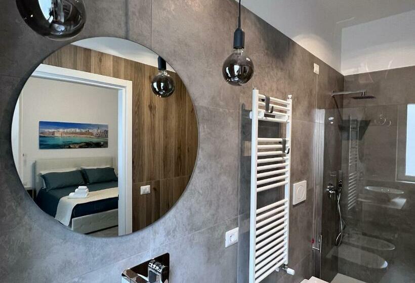 اتاق استاندارد سه نفره, The Pellis