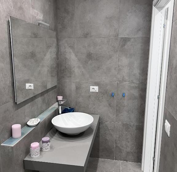 اتاق استاندارد, The Pellis