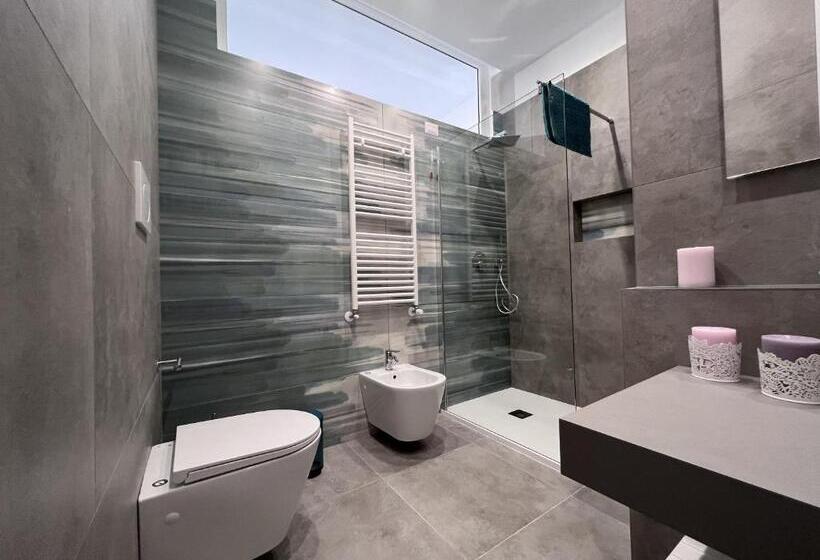 اتاق استاندارد, The Pellis