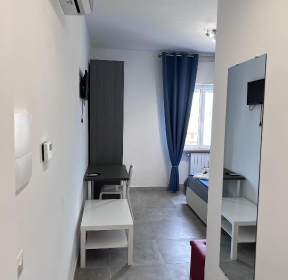 اتاق استاندارد, The Pellis