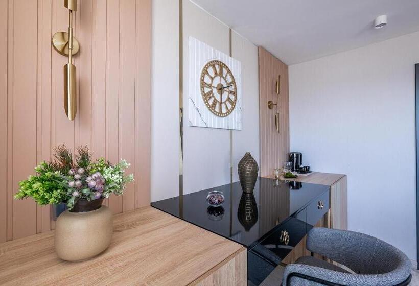 آپارتمان لوکس 1 خوابه, Irtysh