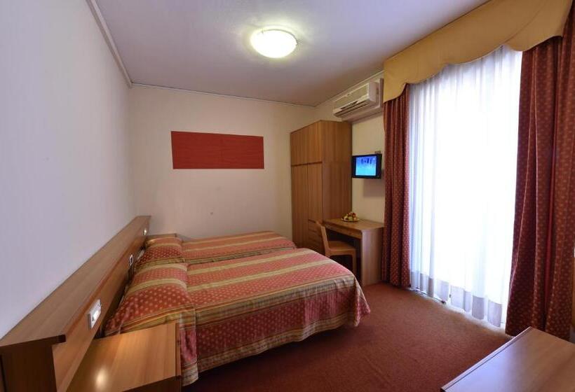 Номер Стандарт, Ambra Hotel   The Only Central Lakeside Hotel In Iseo