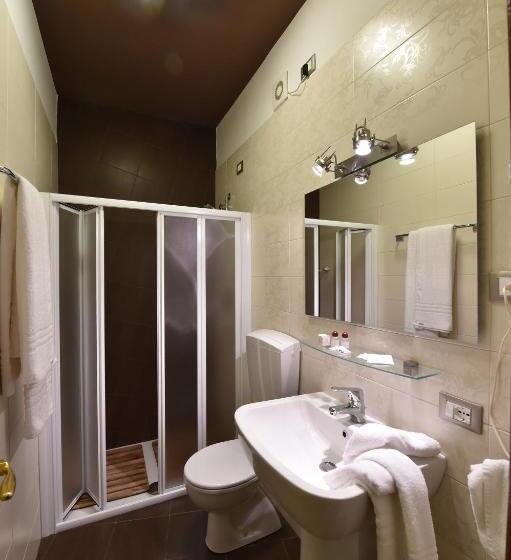 חדר סטנדרט, Ambra Hotel   The Only Central Lakeside Hotel In Iseo