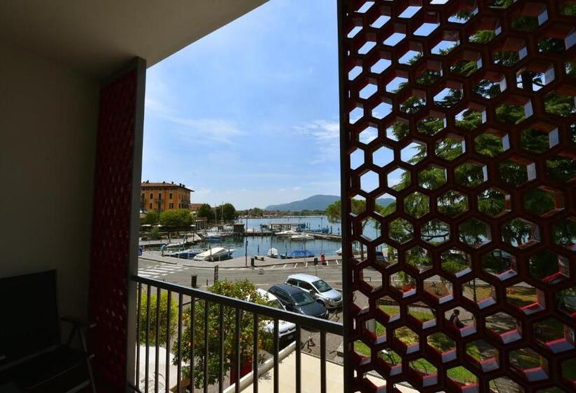 חדר סטנדרט עם מרפסת, Ambra Hotel   The Only Central Lakeside Hotel In Iseo