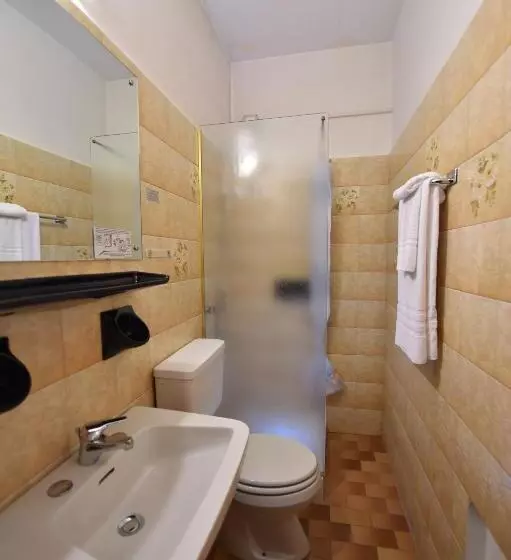 Economy Yhden Hengen Huone, Ambra Hotel The Only Central Lakeside Hotel In Iseo