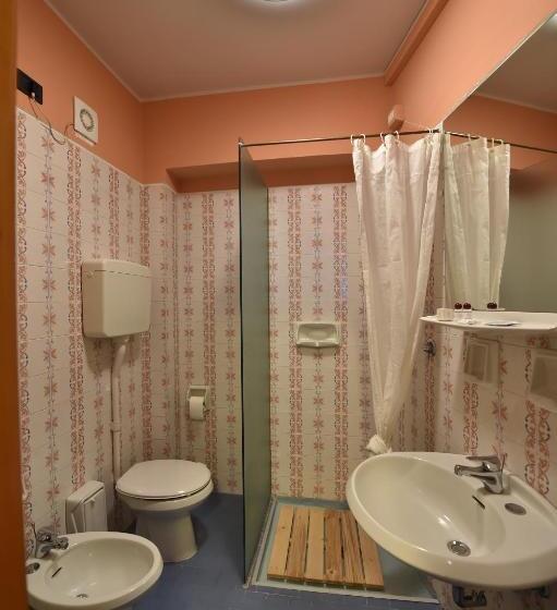 חדר אקונומי יחיד, Ambra Hotel   The Only Central Lakeside Hotel In Iseo