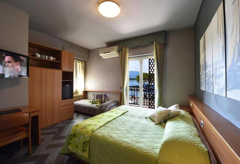 Трехместный Номер Стандарт с Балконом, Ambra Hotel   The Only Central Lakeside Hotel In Iseo