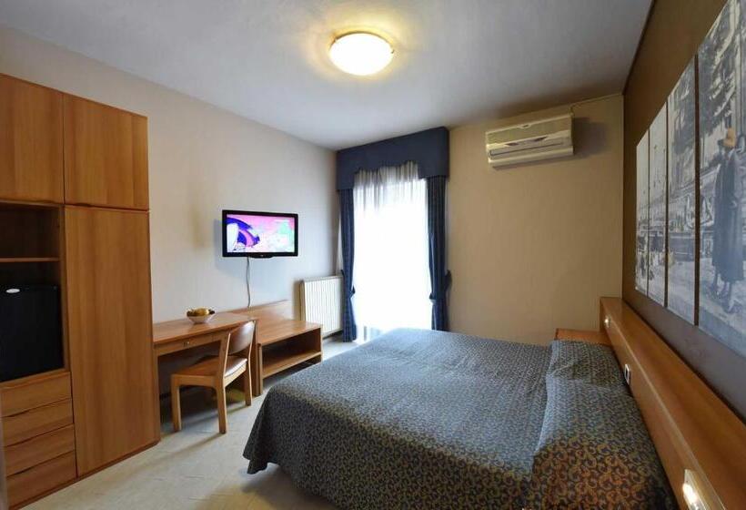 סוויטה משפחתית, Ambra Hotel   The Only Central Lakeside Hotel In Iseo