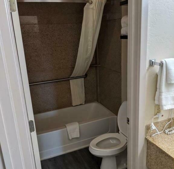 غرفة ديلوكس, Atrium Inn