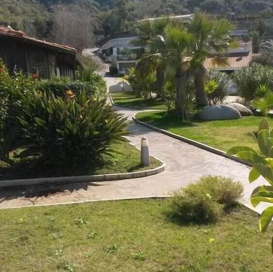 Номер Стандарт Трехместный, Cala Petrosa Resort