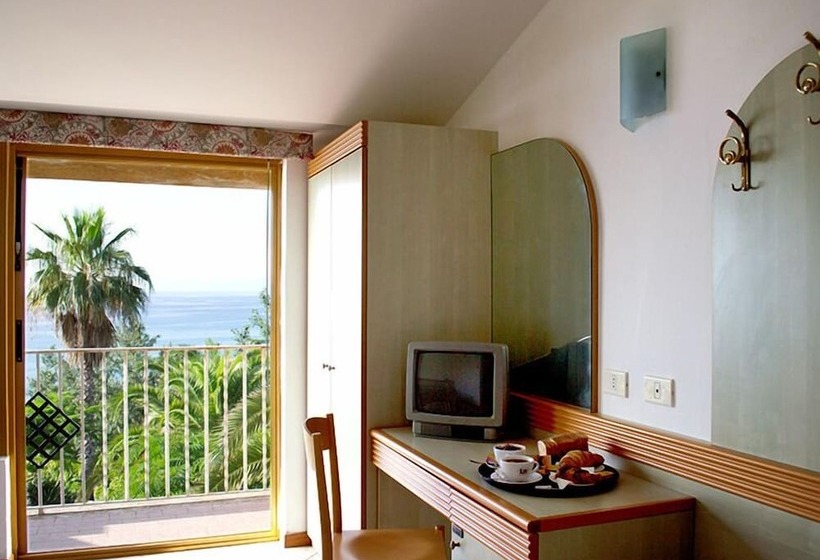 家庭间, Cala Petrosa Resort