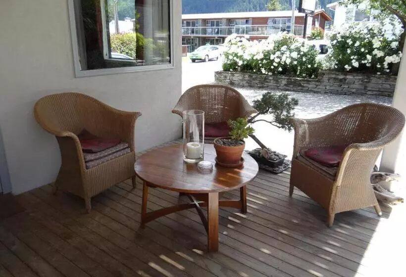 Perhehuone, Chalet Queenstown