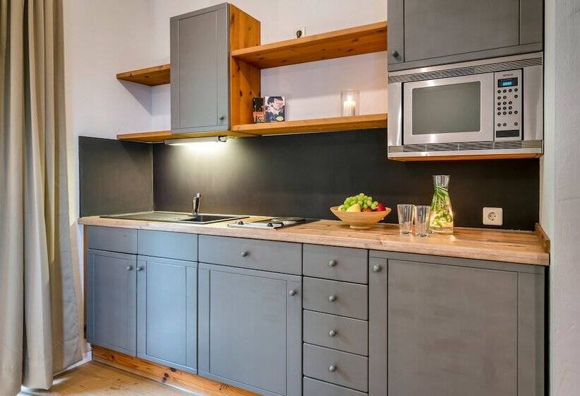 Suite Junior, Mana Lisa Boutique