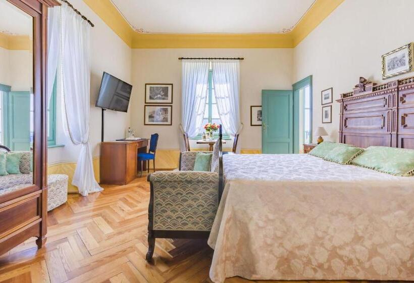 سوییت جونیور با چشم‌انداز دریاچه, Boutique Hotel Villa Sostaga