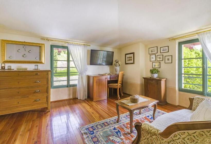 ویلای لوکس 1 خوابه, Boutique Hotel Villa Sostaga