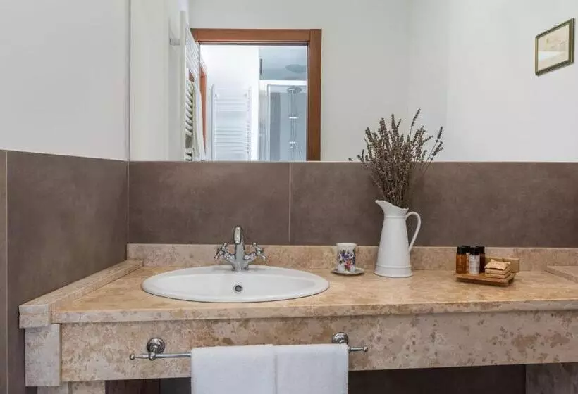 اتاق لوکس با چشمانداز باغ, Boutique Hotel Villa Sostaga