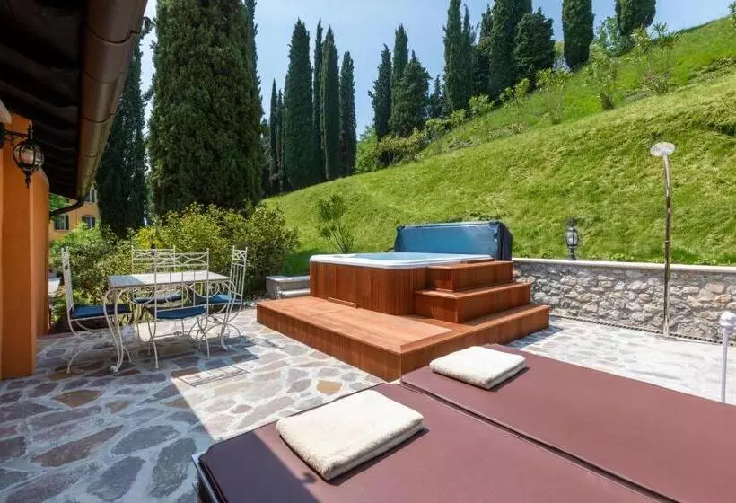 اتاق لوکس با چشمانداز باغ, Boutique Hotel Villa Sostaga