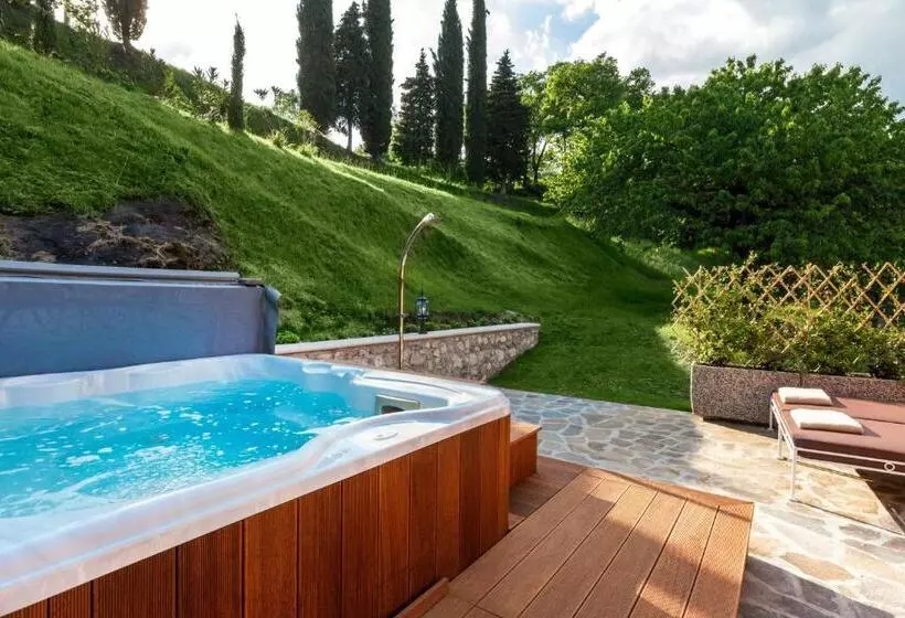 اتاق لوکس با چشمانداز باغ, Boutique Hotel Villa Sostaga