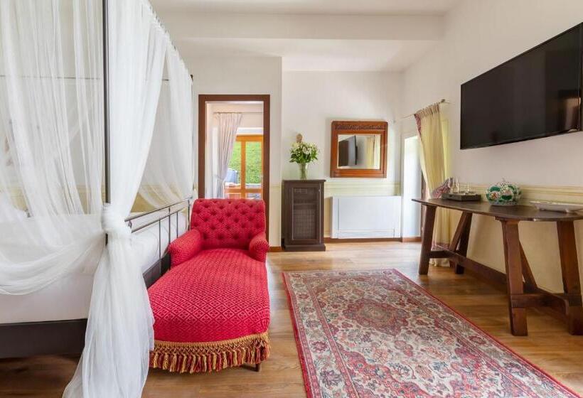 اتاق لوکس با چشم‌انداز باغ, Boutique Hotel Villa Sostaga