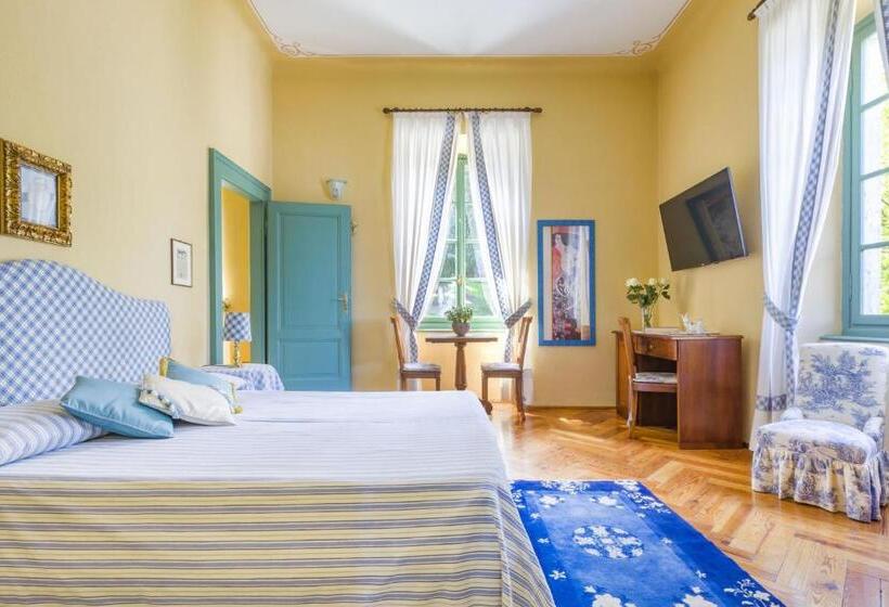 سوئیت جونیور با چشم‌انداز, Boutique Hotel Villa Sostaga