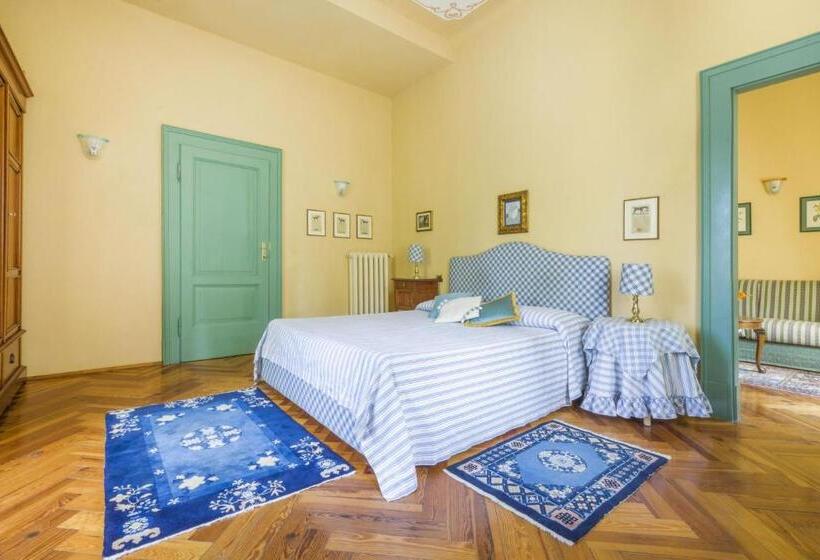 سوئیت جونیور با چشم‌انداز, Boutique Hotel Villa Sostaga