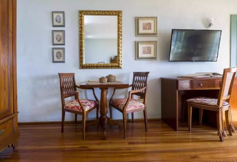 سوئیت جونیور با چشمانداز, Boutique Hotel Villa Sostaga