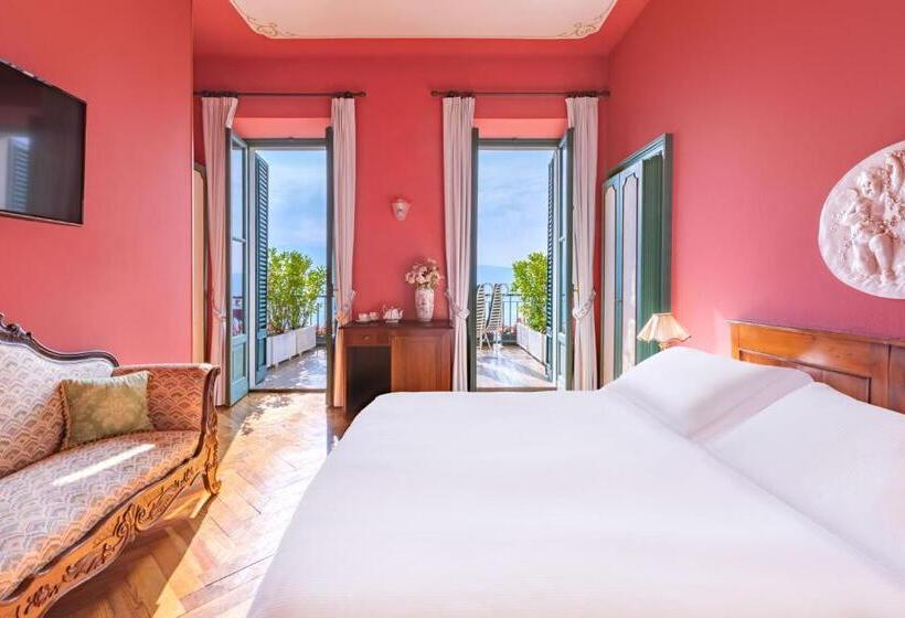 سوییت جونیور با چشم‌انداز دریاچه, Boutique Hotel Villa Sostaga