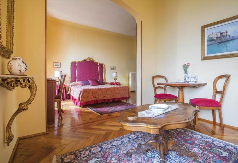 سوییت جونیور با چشم‌انداز دریاچه, Boutique Hotel Villa Sostaga