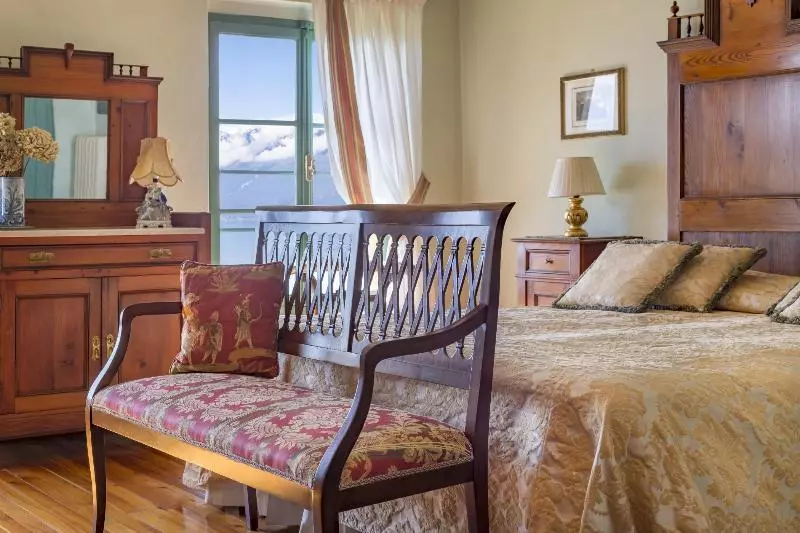 سوییت جونیور با چشمانداز دریاچه, Boutique Hotel Villa Sostaga