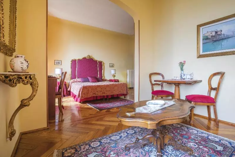 سوییت جونیور با چشمانداز دریاچه, Boutique Hotel Villa Sostaga