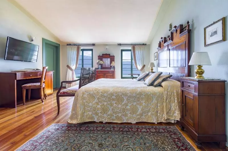 سوییت جونیور با چشمانداز دریاچه, Boutique Hotel Villa Sostaga