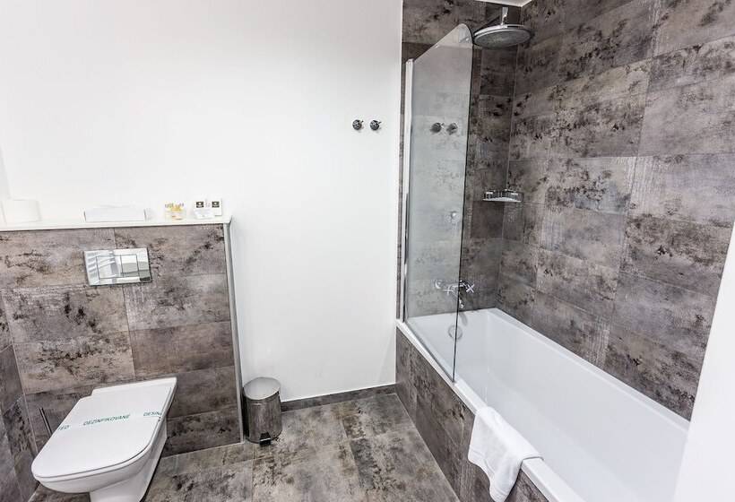 اتاق راحتی, Chateau Appony