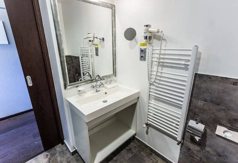 اتاق راحتی, Chateau Appony