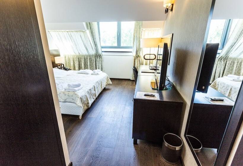 اتاق راحتی, Chateau Appony