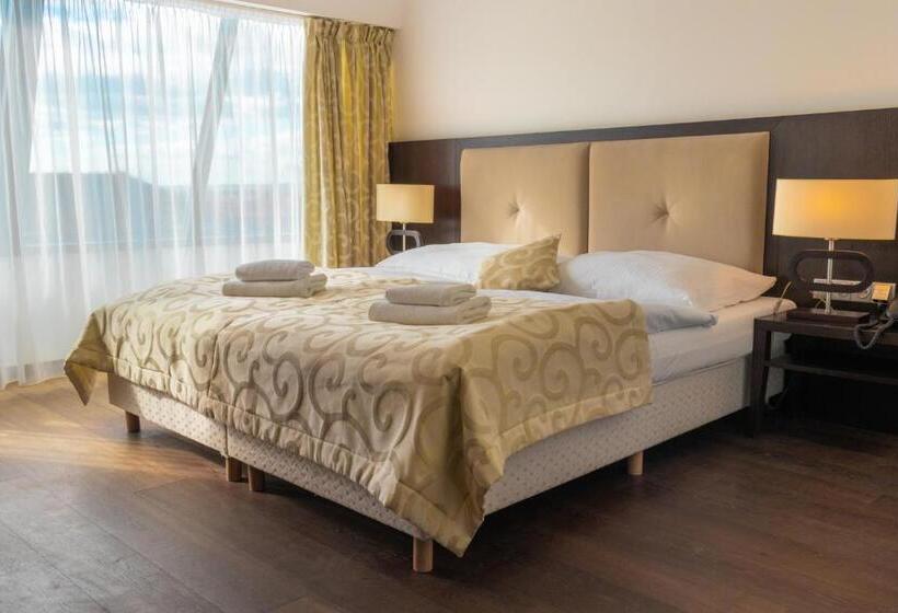 اتاق راحتی, Chateau Appony