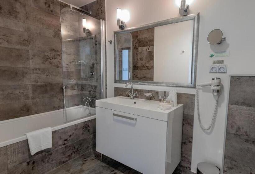 اتاق راحتی, Chateau Appony