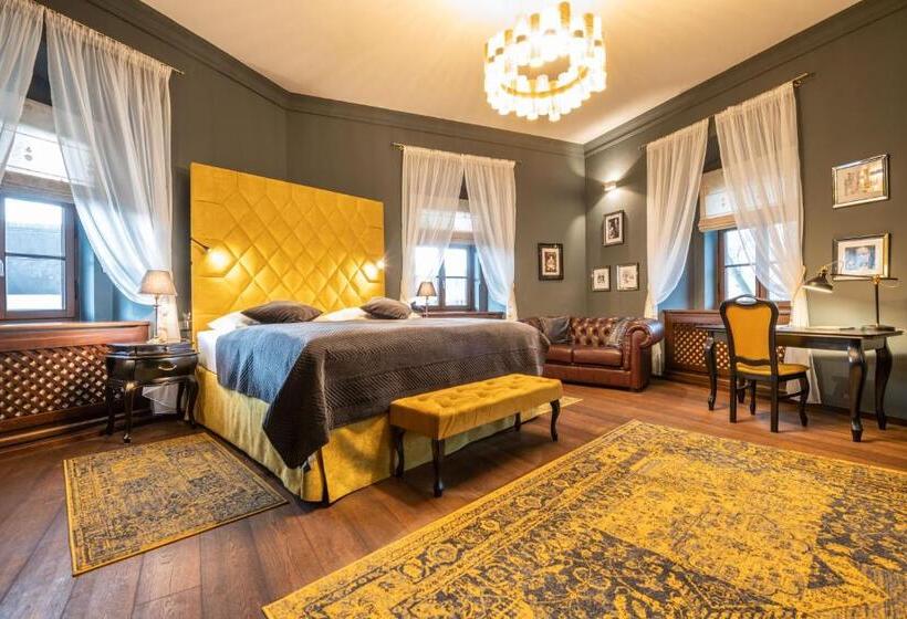 سوییت, Chateau Appony