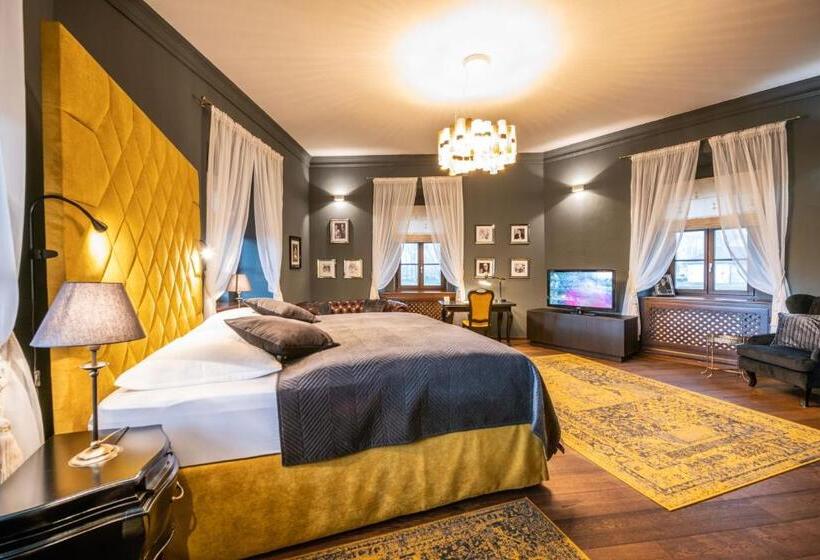 سوییت, Chateau Appony